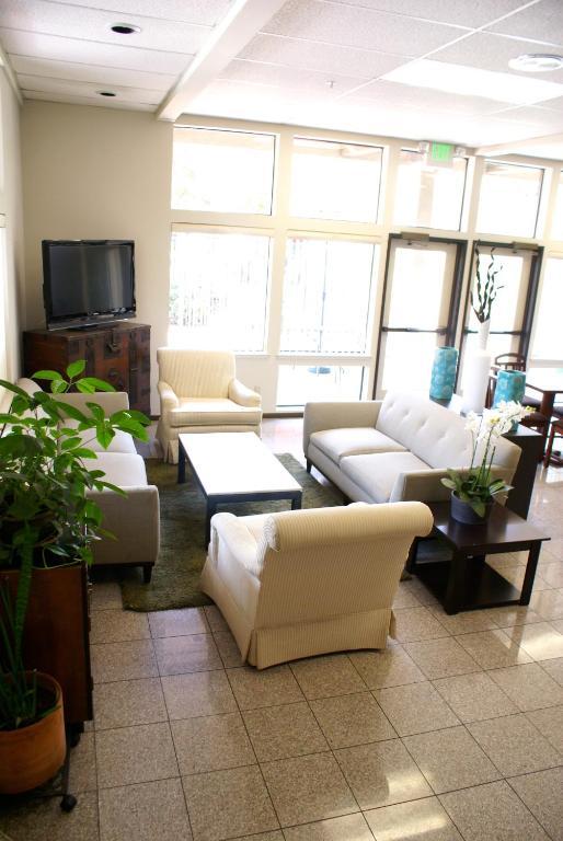 סאניוייל Friendship Inn מראה חיצוני תמונה