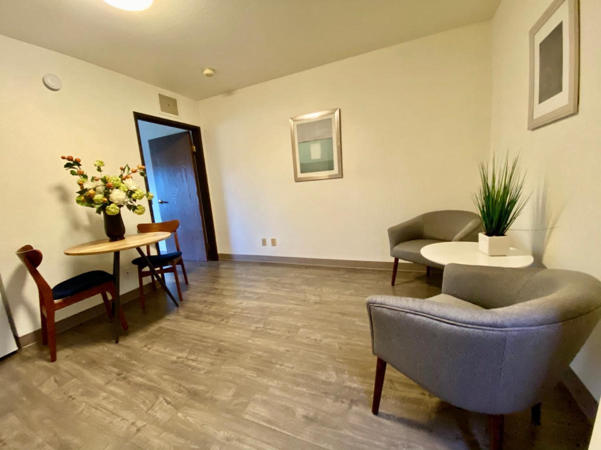 סאניוייל Friendship Inn מראה חיצוני תמונה